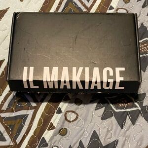 IL MAKIAGE Black Card Waterproof Eyeliner and foundation #60 Set